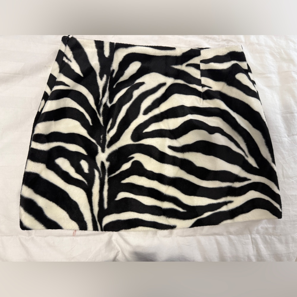 Vintage Express Black and White Zebra Print Fabric